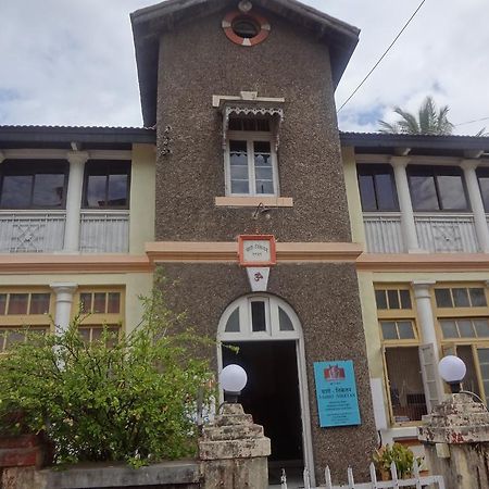 Hotel Rajmandir Púna Kültér fotó