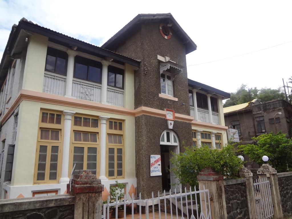 Hotel Rajmandir Púna Kültér fotó