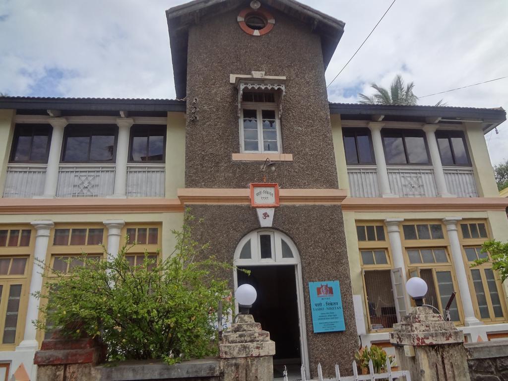Hotel Rajmandir Púna Kültér fotó